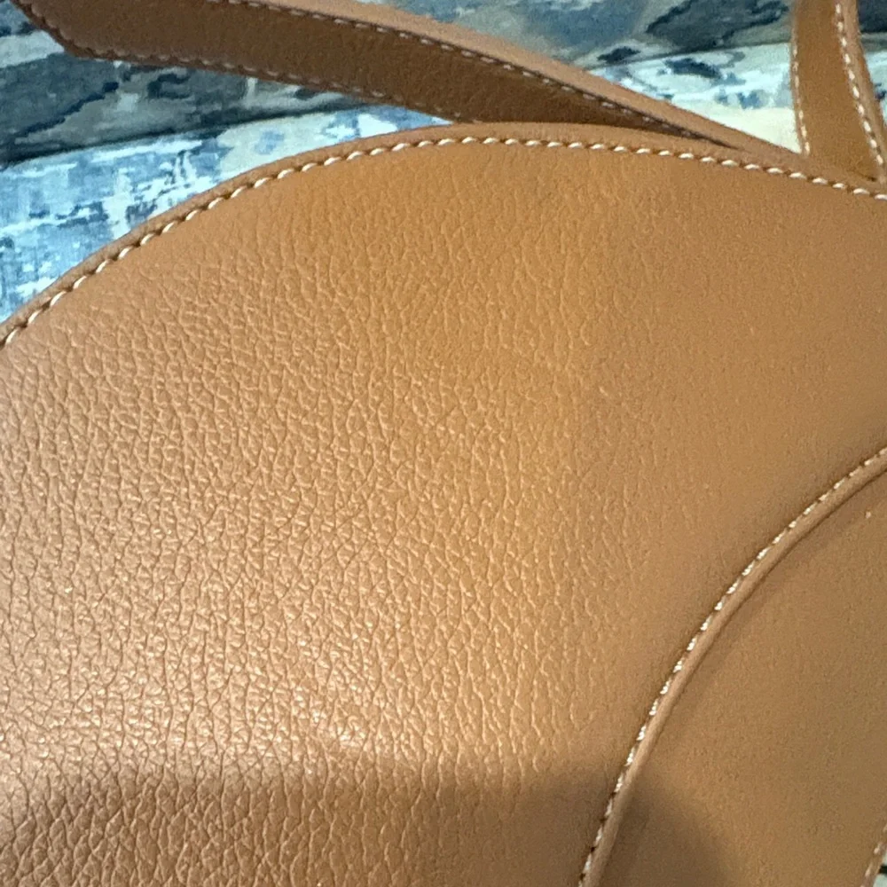 Tan hobo bag